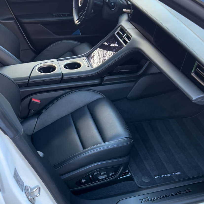 Taycan 4s Showroom detail